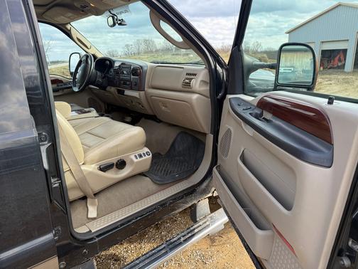 Black 2005 Ford F-350 Lariat Crew Cab Super Duty DRW