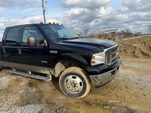 Black 2005 Ford F-350 Lariat Crew Cab Super Duty DRW