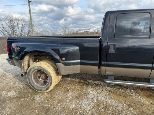 Black 2005 Ford F-350 Lariat Crew Cab Super Duty DRW