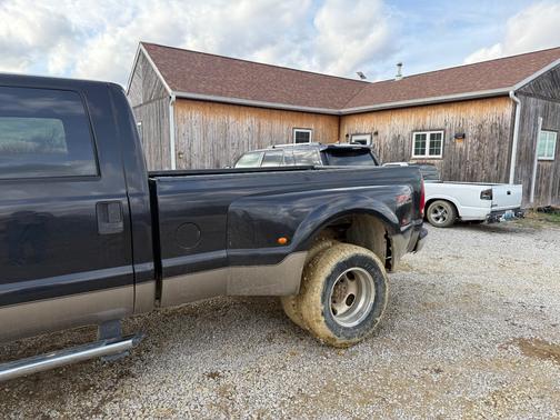 Black 2005 Ford F-350 Lariat Crew Cab Super Duty DRW