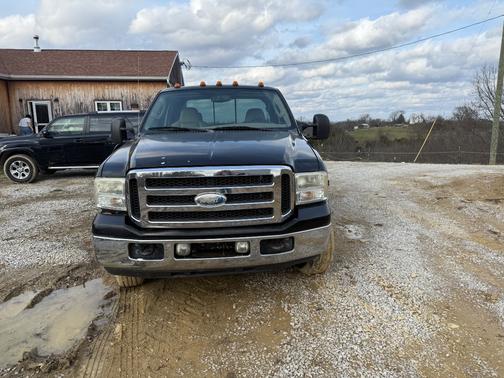 Black 2005 Ford F-350 Lariat Crew Cab Super Duty DRW