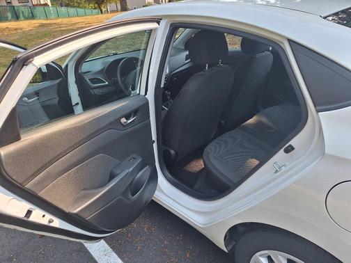 White 2019 Hyundai Accent SE