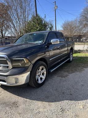 2017 RAM 1500 SLT