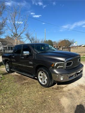 2017 RAM 1500 SLT