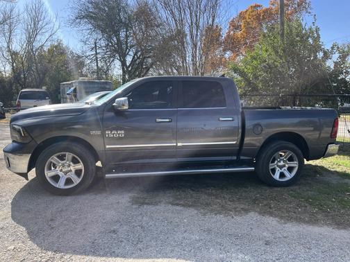 2017 RAM 1500 SLT