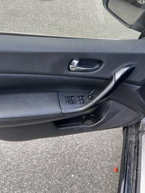 Black 2010 Nissan Maxima SV