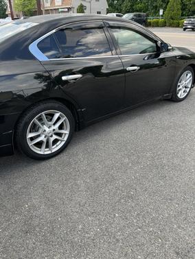 Black 2010 Nissan Maxima SV