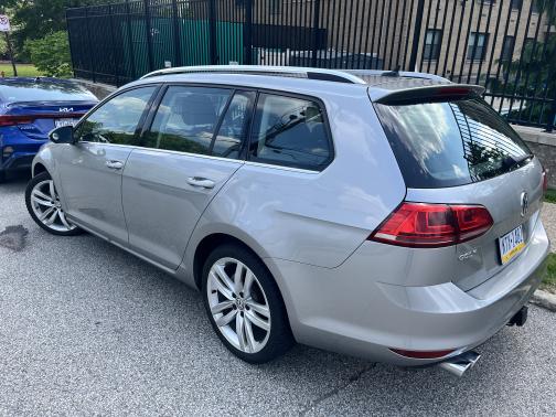 2015 Volkswagen Golf SportWagen TDI SEL 4-Door