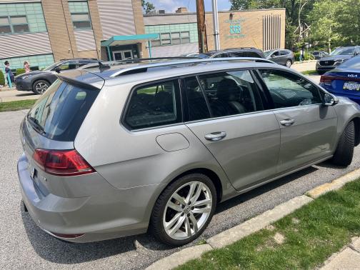 2015 Volkswagen Golf SportWagen TDI SEL 4-Door