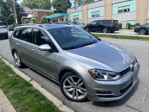 2015 Volkswagen Golf SportWagen TDI SEL 4-Door