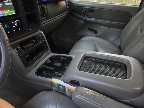 Beige 2003 Chevrolet Suburban 1500 LT