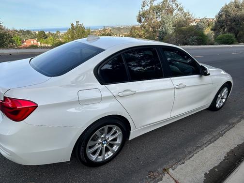 White 2016 BMW 320 i