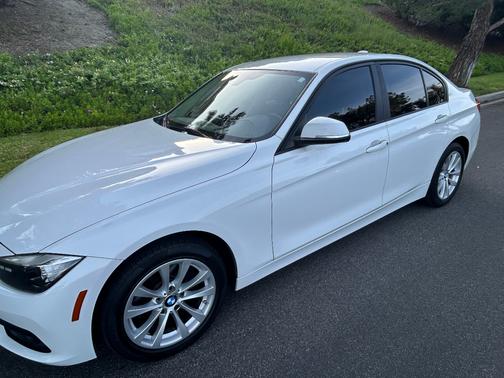 White 2016 BMW 320 i