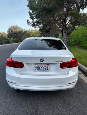 White 2016 BMW 320 i