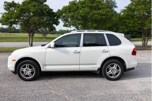 2010 Porsche Cayenne Base