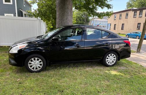 Black 2017 Nissan Versa 1.6 S+