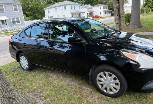 Black 2017 Nissan Versa 1.6 S+