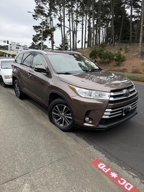 Brown 2018 Toyota Highlander XLE