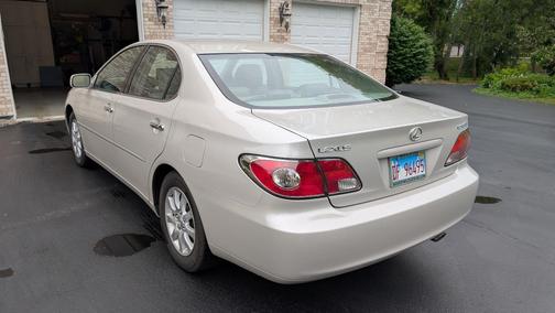 Beige 2004 Lexus ES 330 Base