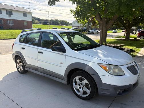 White 2008 Pontiac Vibe Base