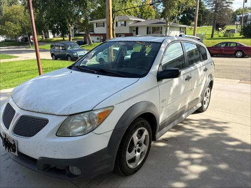 White 2008 Pontiac Vibe Base