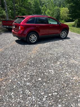 Red 2013 Ford Edge SEL