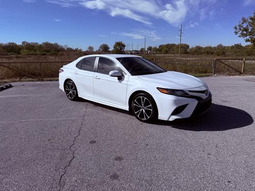 2020 Toyota Camry SE