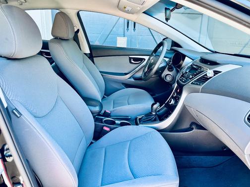 Black 2015 Hyundai ELANTRA SE