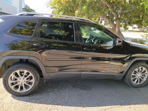 Black 2020 Jeep Cherokee Latitude