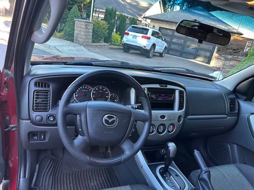 2005 Mazda Tribute s