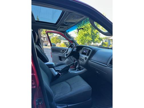 2005 Mazda Tribute s