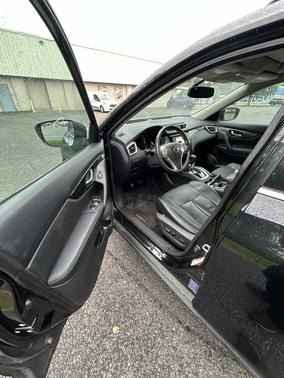 Black 2016 Nissan Rogue SL