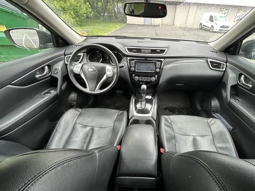 Black 2016 Nissan Rogue SL