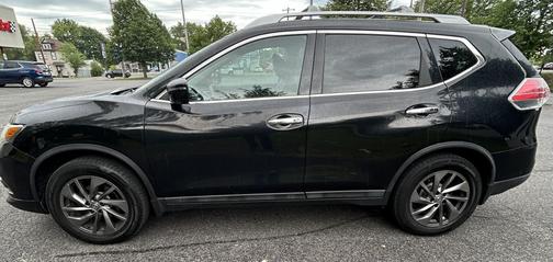 Black 2016 Nissan Rogue SL