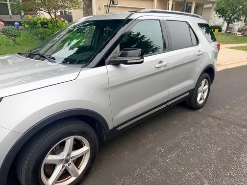 Silver 2016 Ford Explorer XLT