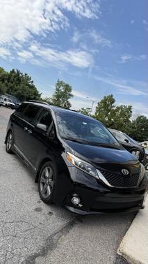 Black 2017 Toyota Sienna SE Premium