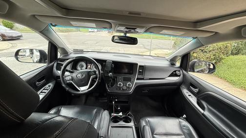 Black 2017 Toyota Sienna SE Premium