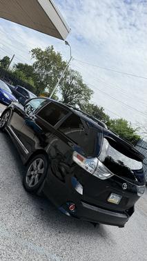 Black 2017 Toyota Sienna SE Premium