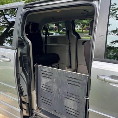 Gray 2013 Dodge Grand Caravan SXT