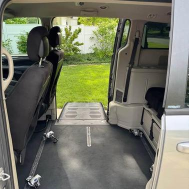 Gray 2013 Dodge Grand Caravan SXT