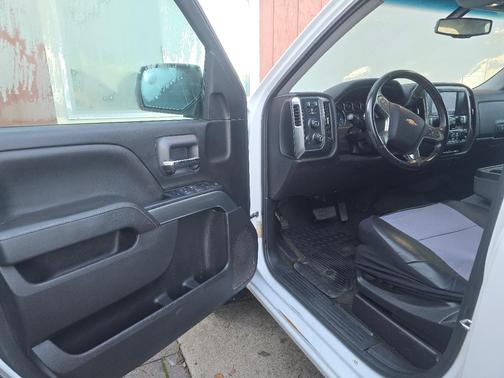 White 2018 Chevrolet Silverado 1500 1LT