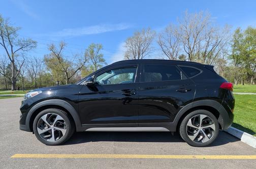 Black 2018 Hyundai TUCSON Value