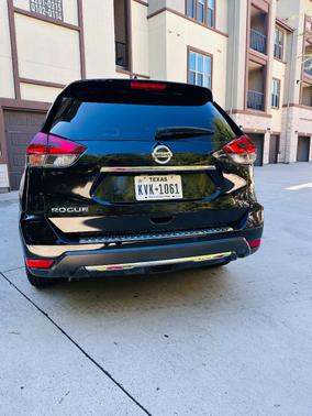 Black 2018 Nissan Rogue SV