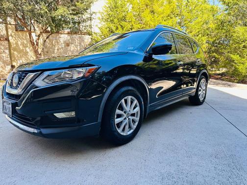 Black 2018 Nissan Rogue SV
