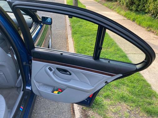 Blue 2003 BMW 540 i