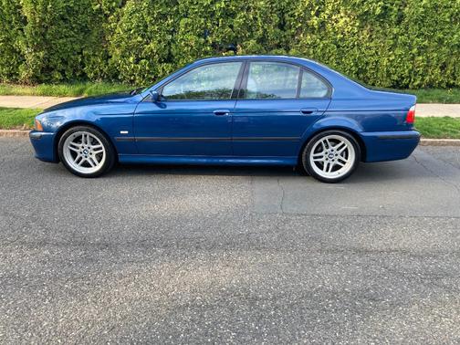 Blue 2003 BMW 540 i