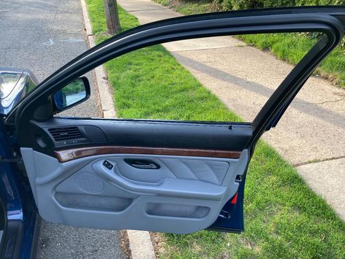 Blue 2003 BMW 540 i