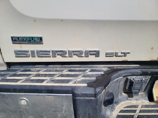 White 2011 GMC Sierra 1500 SLT