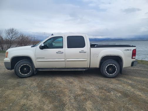 White 2011 GMC Sierra 1500 SLT