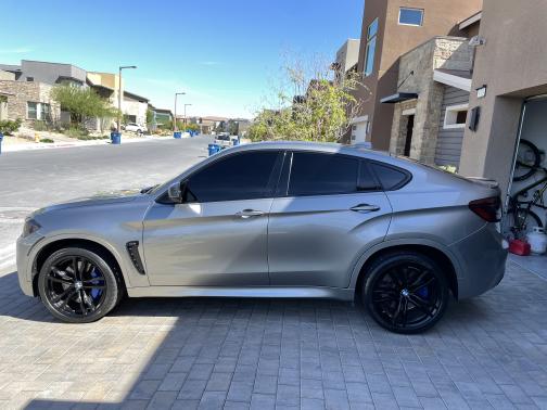 Photo 3 of 15 of 2015 BMW X6 M Base